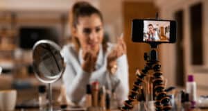 https://www.freepik.com/free-photo/closeup-female-influencer-live-streaming-about-beauty-products-home_25910110.htm#query=vlog&position=5&from_view=search