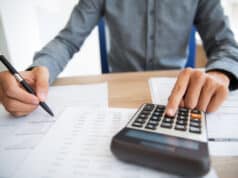 https://www.freepik.com/free-photo/man-income-analyzing-pushing-button_1027099.htm?query=financial