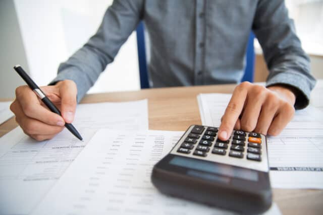 https://www.freepik.com/free-photo/man-income-analyzing-pushing-button_1027099.htm?query=financial