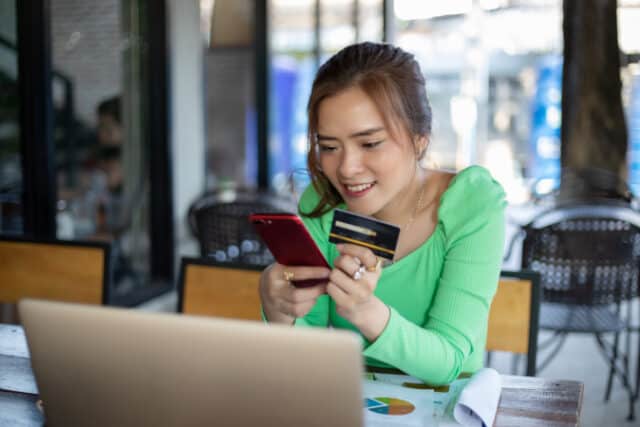 https://www.vecteezy.com/photo/6637639-asian-women-drinking-coffee-in-a-cafe-and-shopping-online-and-paying-with-credit-card-on-smart-phones