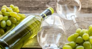 https://www.vecteezy.com/photo/5733204-bottle-of-white-wine-with-bunch-of-grape