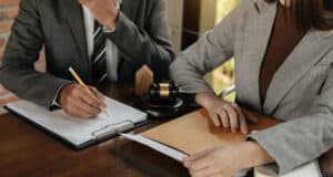 https://www.vecteezy.com/photo/6755336-business-people-and-lawyers-discussing-contract-papers-sitting-concepts-of-law-legal-services