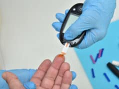 https://www.vecteezy.com/photo/2840611-doctor-checking-blood-sugar-level-with-glucometer