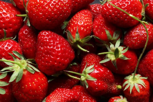 https://www.vecteezy.com/photo/1410234-handful-of-strawberries-on-slate