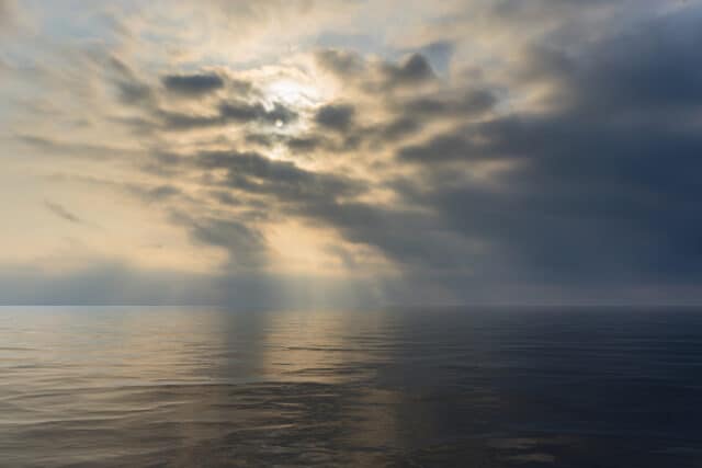 Seascape in cloudy and foggy weather. https://www.vecteezy.com/photo/3051662-seascape-in-cloudy-and-foggy-weather