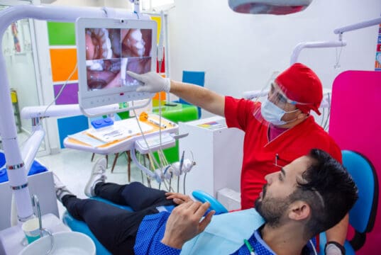 https://www.freepik.com/premium-photo/dentist-showing-his-patient-dental-images-screen-modern-dental-office_29656586.htm#query=dentist&position=14&from_view=search