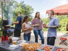 https://www.freepik.com/free-photo/friends-celebrating-eating-tailgate-party_18060593.htm#page=4&query=cookout&position=0&from_view=search