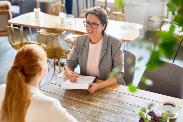 https://www.freepik.com/free-photo/hiring-waitress_5399307.htm#query=job%20interview&position=18&from_view=search