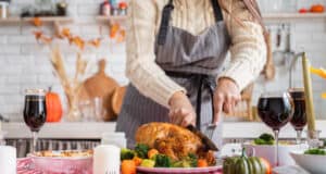 https://www.vecteezy.com/photo/8321182-woman-preparing-thanksgiving-dinner-at-home-kitchen-decorating