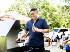 https://www.freepik.com/free-photo/manning-grill-tailgate-party_17431379.htm#query=tailgating&position=18&from_view=search