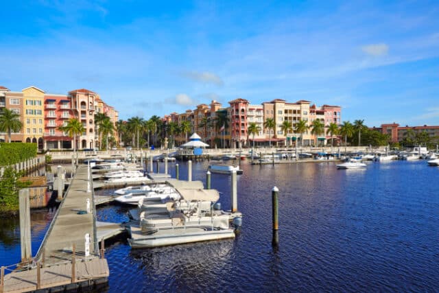 https://www.freepik.com/premium-photo/naples-bay-marina-florida-usa_3895286.htm#query=naples%20florida&position=27&from_view=search
