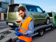 https://www.freepik.com/premium-photo/tow-truck-operator-checking-electronic-invoice-document-man-with-mobile-tablet-near-evacuator_22506662.htm?query=tow%20truck