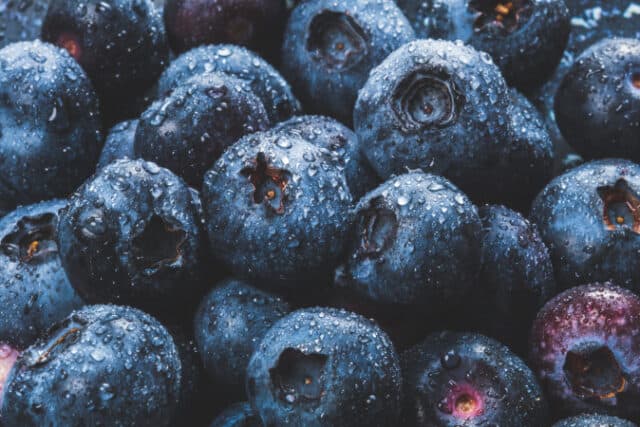 https://www.vecteezy.com/photo/1224336-blueberries-with-water-drops