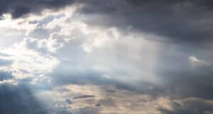 https://www.vecteezy.com/photo/7519466-cloudy-with-light-shining