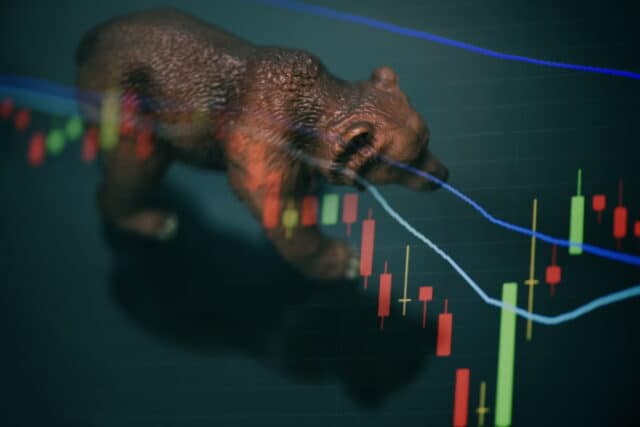 vecteezy_war-stock-trading-bull-and-bear-market-concept-with-stock_6453347_471 https://www.vecteezy.com/photo/6453347-war-stock-trading-bull-and-bear-market-concept-with-stock-chart-crisis-red-price-drop-arrow-down-chart-fall-stock-market-bear-finance-risk-trend-investment-business-and-money-losing-economic