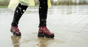 https://www.vecteezy.com/photo/3187500-woman-playing-in-the-rain-jumping-in-puddles-with-splashes