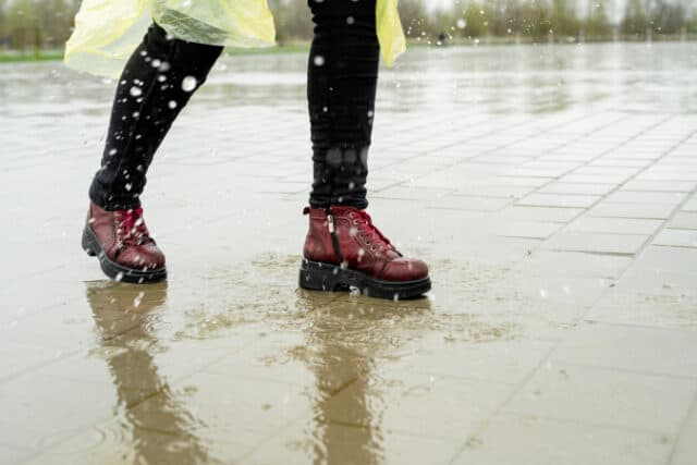 vecteezy_woman-playing-in-the-rain-jumping-in-puddles-with-splashes_3187500 https://www.vecteezy.com/photo/3187500-woman-playing-in-the-rain-jumping-in-puddles-with-splashes