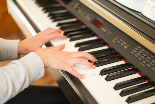 https://www.vecteezy.com/photo/2264123-woman-s-hands-learning-piano