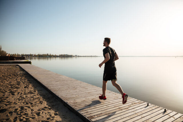 https://www.freepik.com/free-photo/back-view-full-length-portrait-young-sportsman-running_7811258.htm#query=men%20exercise&position=20&from_view=search