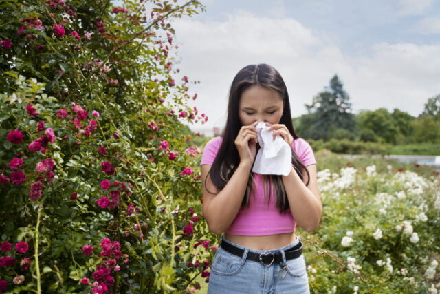 https://www.freepik.com/free-photo/front-view-woman-blowing-her-nose_31194774.htm#query=allergies&position=27&from_view=search