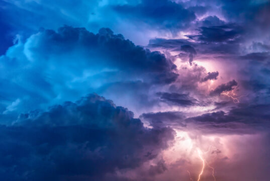 https://www.freepik.com/premium-photo/summer-thunderstorms_4597655.htm#query=thunderstorm&position=27&from_view=search
