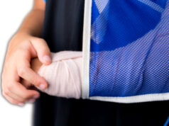 https://www.vecteezy.com/photo/10218432-blur-kid-holding-broken-arm