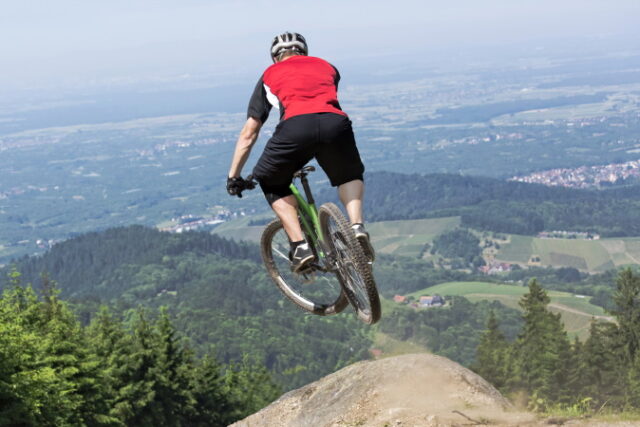 vecteezy_mountain-bike-rider-jumping-precipice_824439 https://www.vecteezy.com/photo/824439-mountain-bike-rider-jumping-precipice