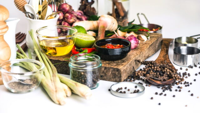 https://www.vecteezy.com/photo/8919855-spices-for-use-as-cooking-ingredients-on-a-wooden-background-with-fresh-vegetables-healthy-food-herbs-organic-vegetables-on-the-table-raw-materials-of-cooking-preparation-tom-yum