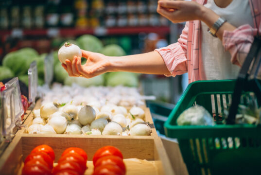 https://www.freepik.com/free-photo/woman-buying-grocery-store_4410536.htm#query=grocery&position=42&from_view=search