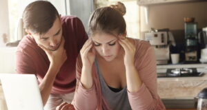 https://www.freepik.com/free-photo/young-family-with-many-debts-facing-financial-stress_9957093.htm#query=economy&position=37&from_view=search