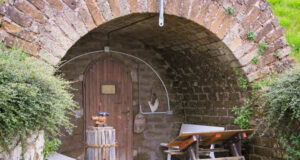 https://www.freepik.com/free-photo/entrance-old-italian-wine-cellar_12965348.htm#query=chianti&position=0&from_view=search&track=sph