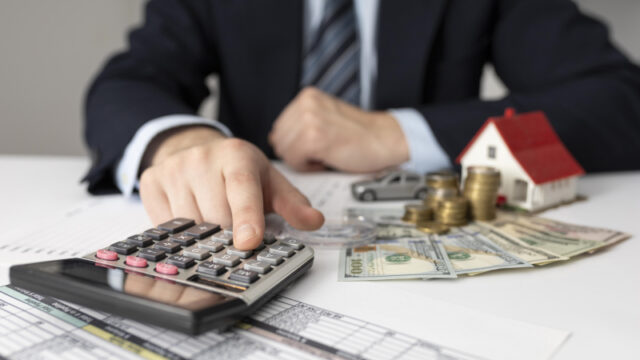 https://www.freepik.com/free-photo/finance-business-elements-assortment-with-businessman_11621137.htm#query=home%20equity&position=28&from_view=search&track=sph