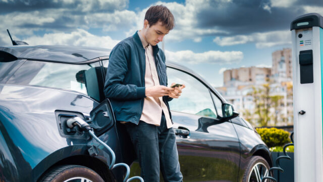 https://www.freepik.com/free-photo/man-charging-his-electric-car-charge-station-using-smartphone_14996786.htm#query=electric%20vehicle&position=5&from_view=search&track=sph
