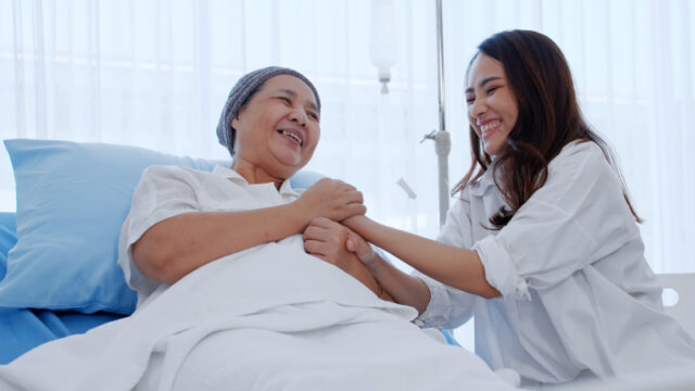 https://www.vecteezy.com/photo/11556695-daughter-encourages-and-comforts-a-mother-with-cancer-during-hospitalization