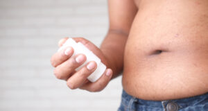 https://www.vecteezy.com/photo/2297002-man-holding-weight-loss-pills