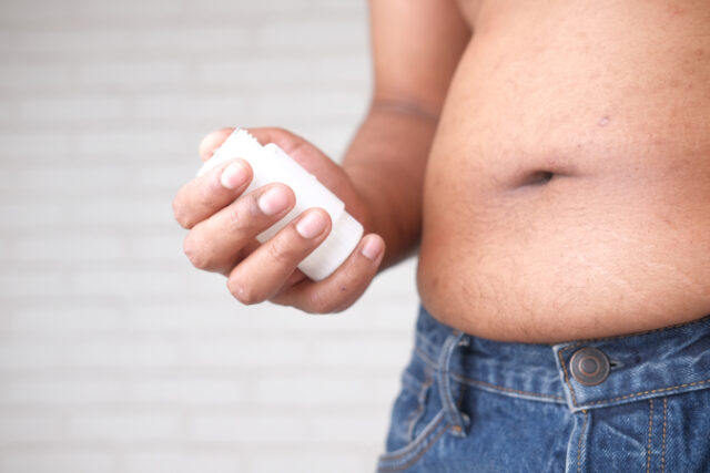 https://www.vecteezy.com/photo/2297002-man-holding-weight-loss-pills