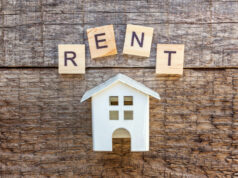 https://www.vecteezy.com/photo/12529046-miniature-toy-model-house-with-inscription-rent-letters-word-on-wooden-background