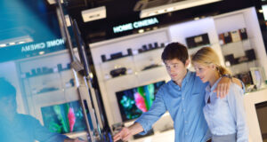 https://www.vecteezy.com/photo/11930328-people-in-electronics-store