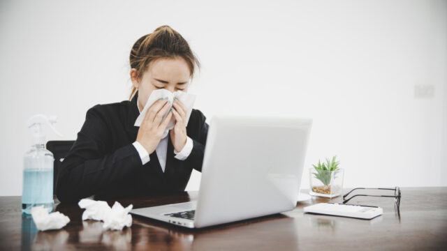 https://www.vecteezy.com/photo/9312180-sick-young-asian-business-woman-sitting-alone-at-work-sneeze
