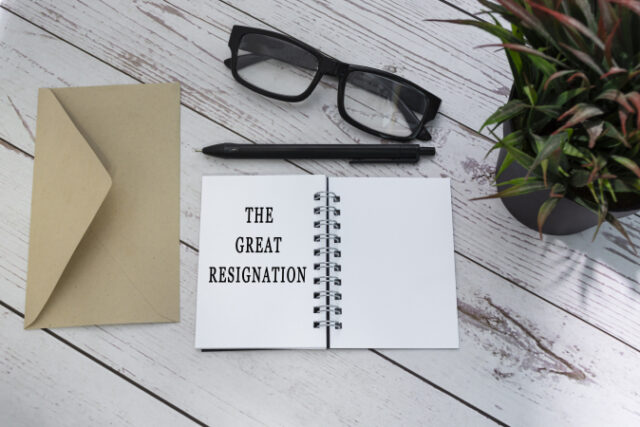 https://www.vecteezy.com/photo/11038063-the-great-resignation-text-on-notepad-with-brown-envelop-on-wooden-table