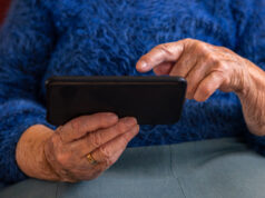 https://www.freepik.com/premium-photo/wrinkled-hands-old-woman-holds-smartphone-grandma-using-phone_33043031.htm#query=senior%20smartphone&position=44&from_view=search&track=sph