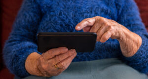 https://www.freepik.com/premium-photo/wrinkled-hands-old-woman-holds-smartphone-grandma-using-phone_33043031.htm#query=senior%20smartphone&position=44&from_view=search&track=sph