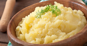 https://www.freepik.com/free-photo/fresh-flavorful-mashed-potatoes_7012212.htm#query=mashed%20potatoes&position=1&from_view=search&track=sph