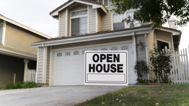 https://www.freepik.com/free-photo/house-with-yard-sign-open-house_25625084.htm#query=open%20house&position=0&from_view=search&track=sph