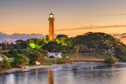 https://www.freepik.com/premium-photo/jupiter-florida-usa-jupiter-inlet-light_32126551.htm#query=jupiter%20florida&position=3&from_view=search&track=sph