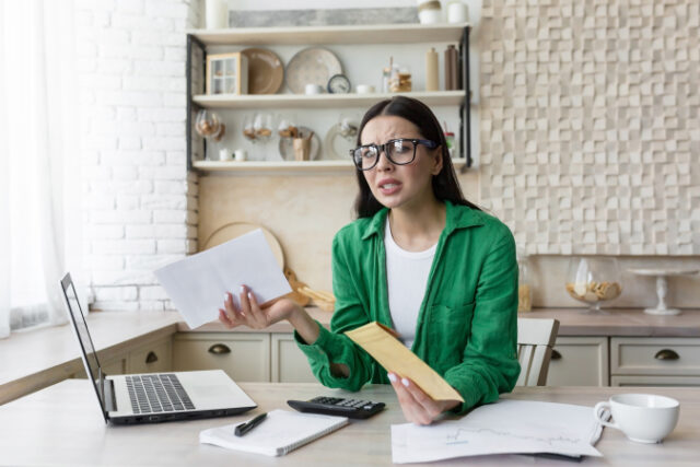 https://www.freepik.com/premium-photo/mortgage-loan-upset-angry-young-woman-holding-rent-bill-her-hands-received-letter-about_31829878.htm#query=worried%20homeowners&position=20&from_view=search&track=sph