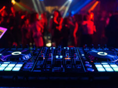 https://www.freepik.com/premium-photo/music-controller-dj-mixer-nightclub-party_9058253.htm#query=nightlife&position=18&from_view=search&track=sph