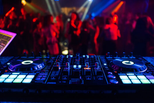 https://www.freepik.com/premium-photo/music-controller-dj-mixer-nightclub-party_9058253.htm#query=nightlife&position=18&from_view=search&track=sph