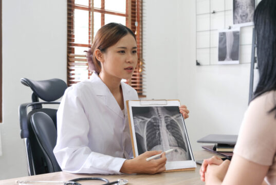 https://www.vecteezy.com/photo/11913271-doctor-showing-x-ray-result-to-patient-in-clinic