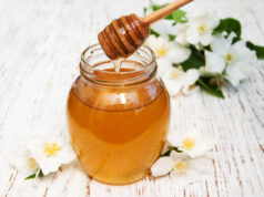 https://www.vecteezy.com/photo/2510581-honey-with-jasmine-flowers-on-a-wooden-background